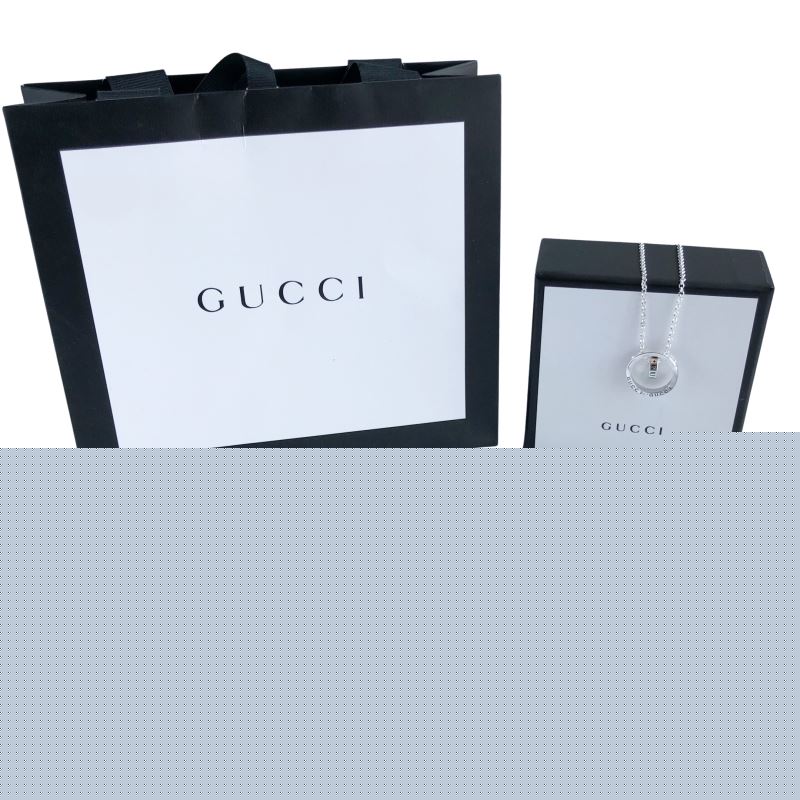 G*u*i necklaces